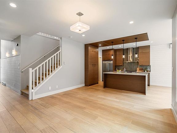 3rd image of 433 Regency Pl