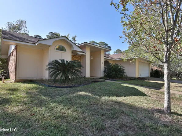 125 Fernwood Dr, Pass Christian, MS 39571