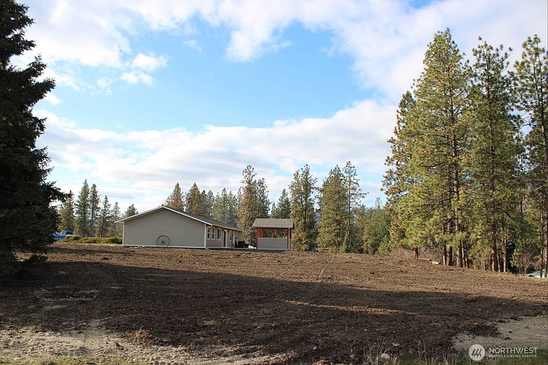 4th image of 2 Oakes Drive