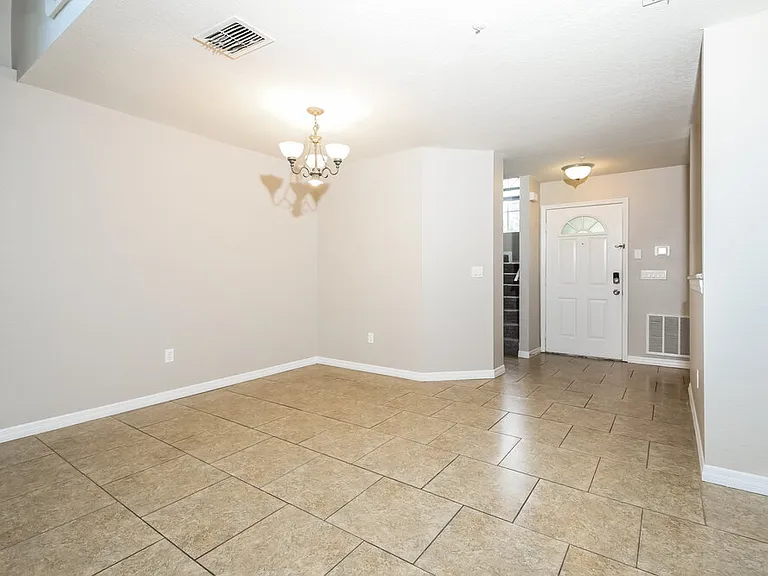 3313 Hamlet Loop — Photo 6