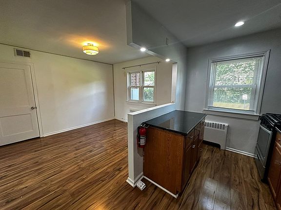 4th image of 121 Cherry Parke Unit A