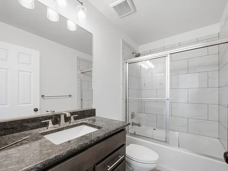 250 N 1630 W — Photo 15
