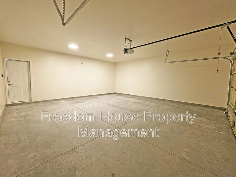 1701 Sycamore Ave #A — Photo 33