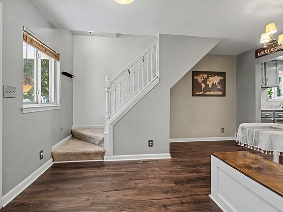 3rd image of 3971 Thomas Ave