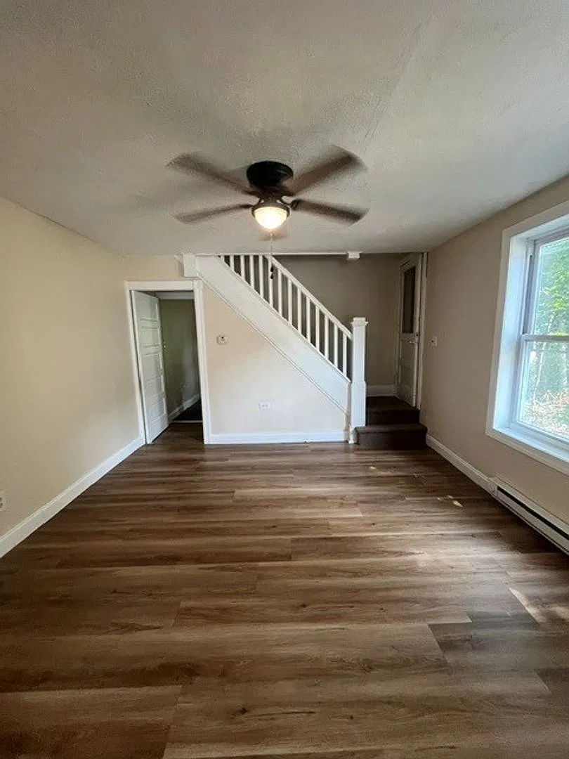 4 Bedroom 1 Bathroom — Photo 4