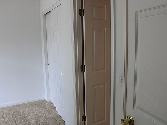 4th image of 109 Worthington Cir #33