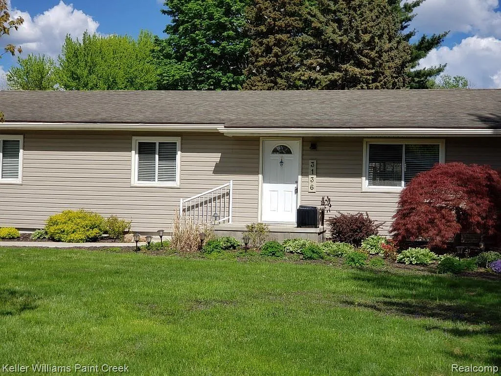 3 bed, 2.0 bath, 2252 sqft, $2,300 — Photo 2