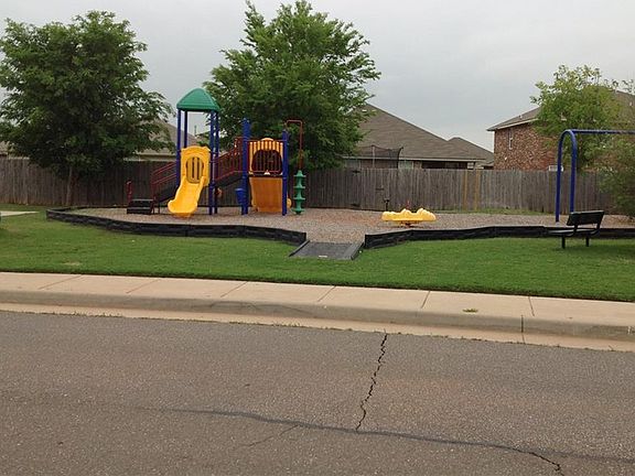 5th image of 8409 SW 46th Pl