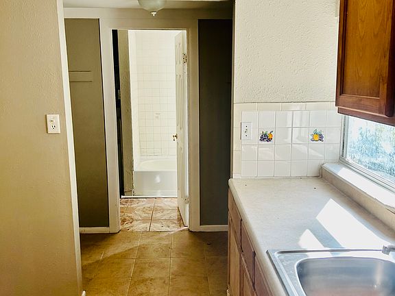 4th image of 2705 Sidney Ave