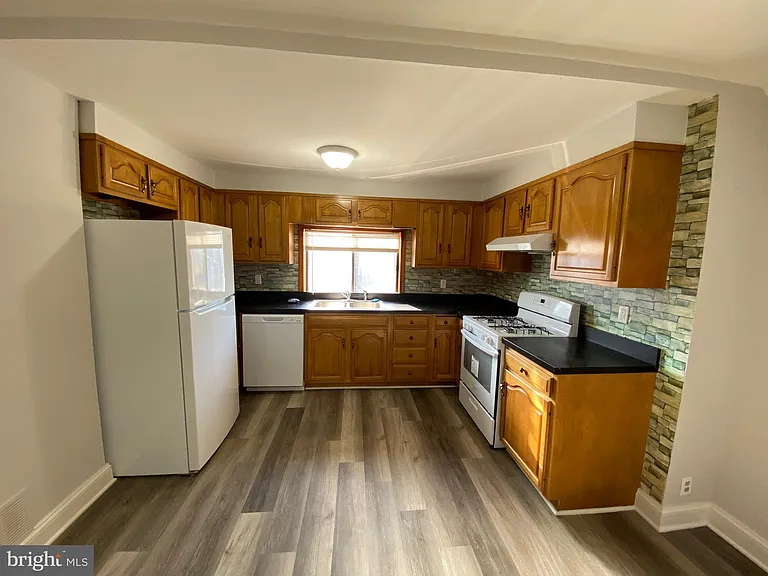 338 Gusryan St — Photo 7