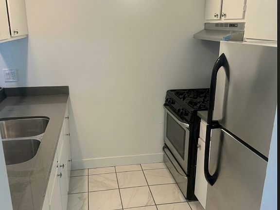 4th image of 12756 Matteson Ave #107
