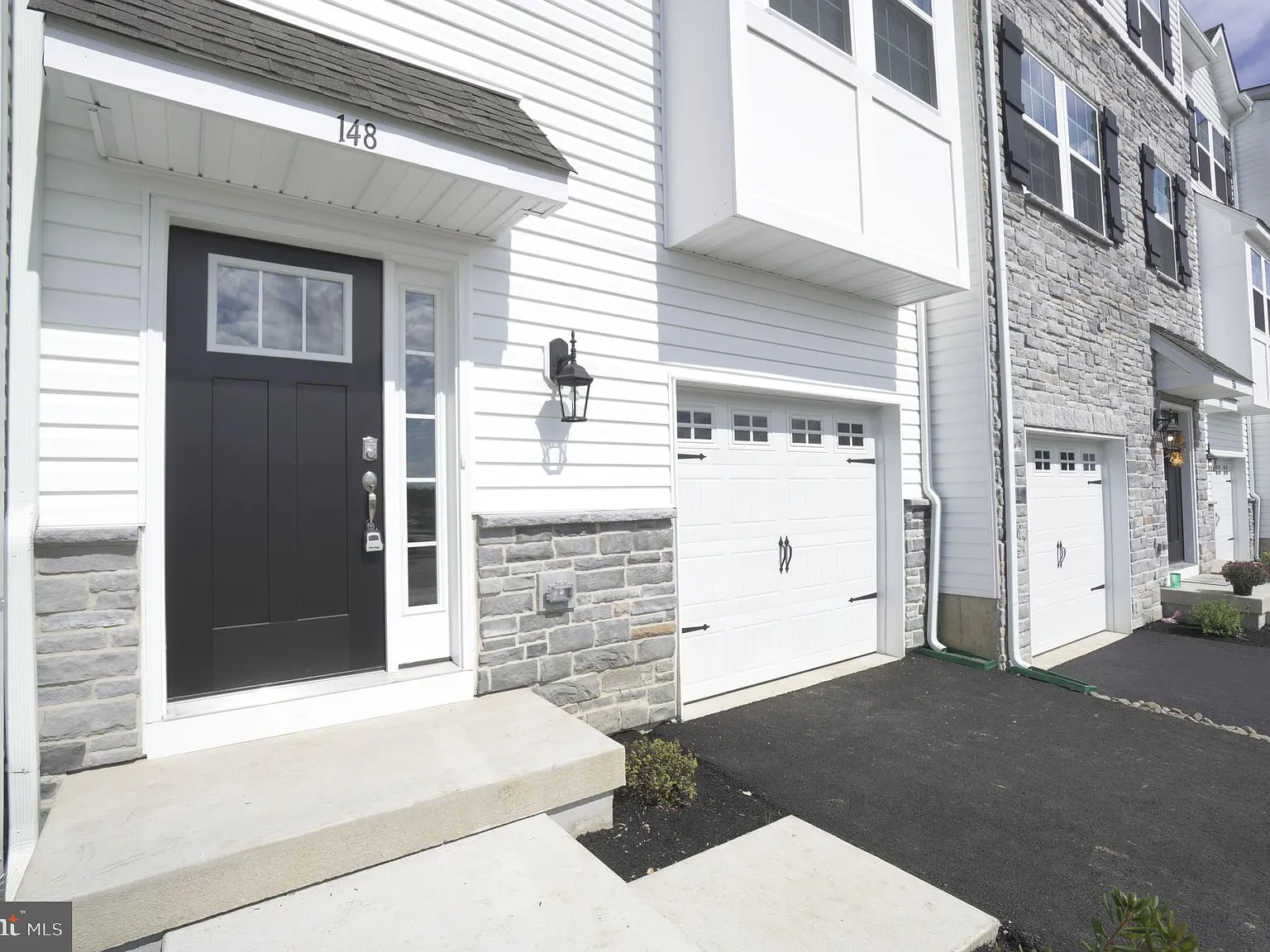 3 bed, 2.5 bath, 2184 sqft, $2,950 — Photo 3