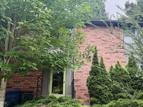 2113 N 37th St APT 1, Seattle, WA 98103