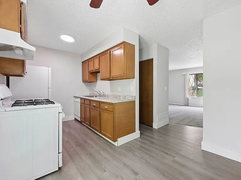 1400 Country Side Dr — Photo 11