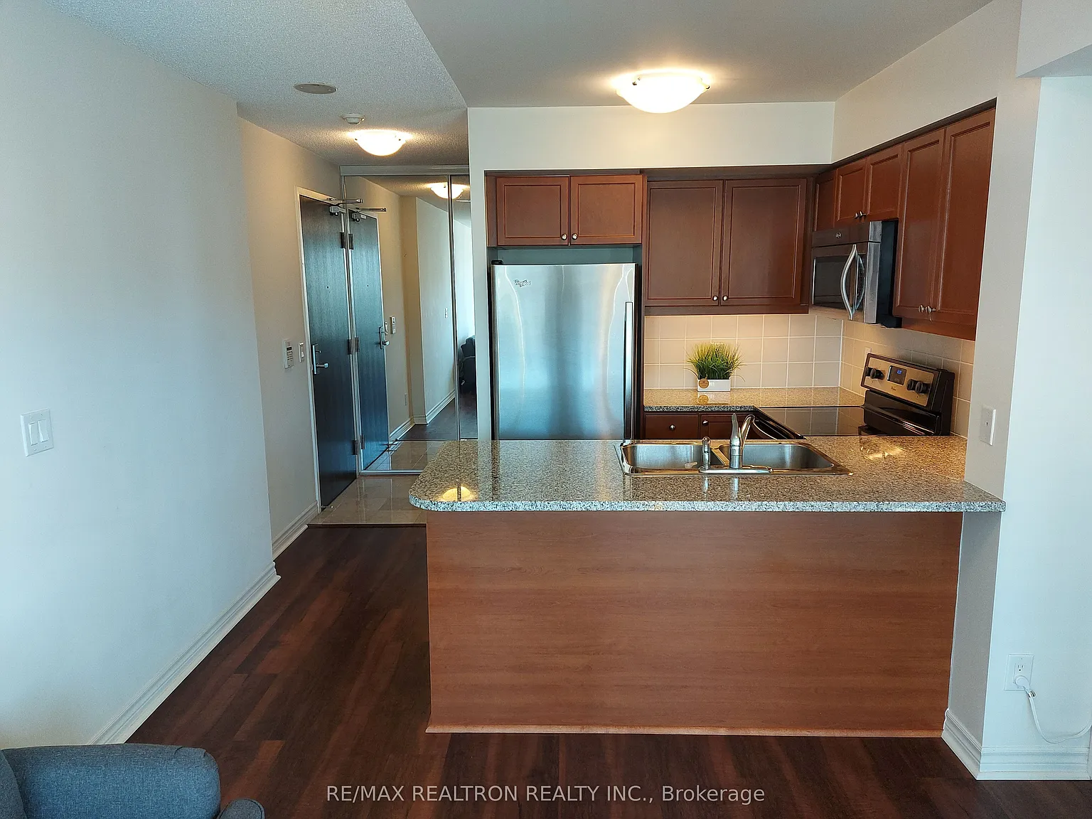 1 bed, $2,400 — Photo 3