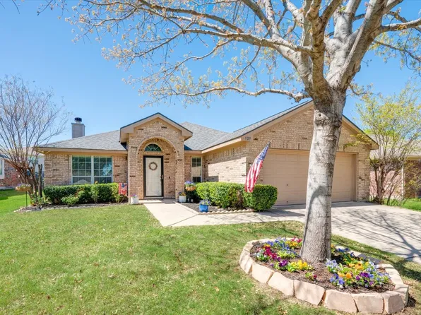 929 Sherry Ln, Saginaw, TX 76179