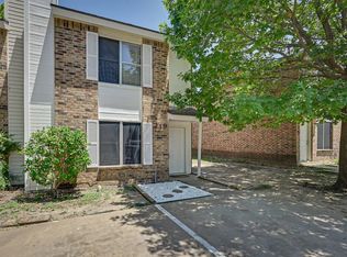 219 Country Bend Dr, Duncanville, TX 75137