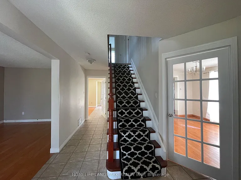 11 Orwell Cres #MAIN — Photo 3