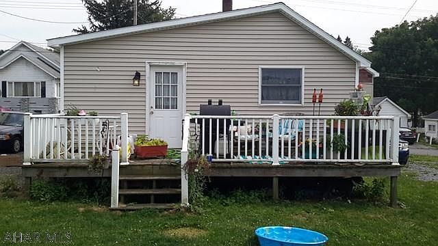 2nd image of 137 Saint Thomas St