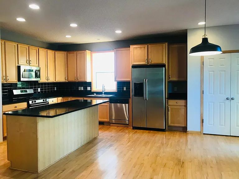 10033 Scott Ave N — Photo 4