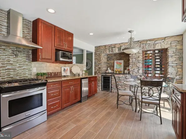 9 Blue Grass Rd, Clementon, NJ 08021