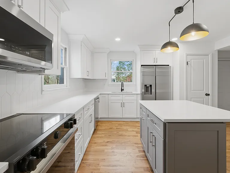 2413 Charleston Oaks Ln — Photo 5