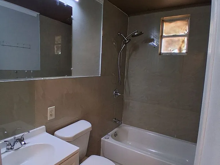 506 N Macdill Ave — Photo 4