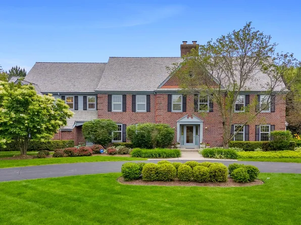 2727 West Country Club DRIVE, Mequon, WI 53092