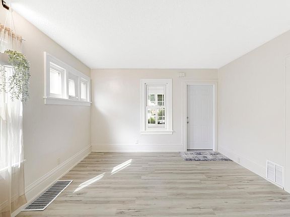 4th image of 3428 Queen Ave N