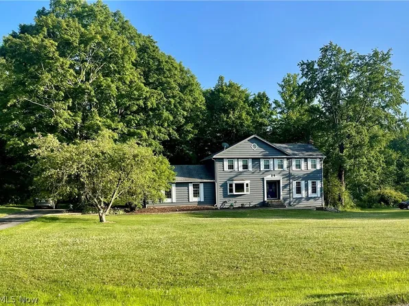 8653 Apple Hill Rd, Chagrin Falls, OH 44023