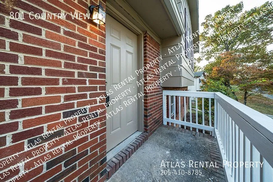 Move-In Ready 4BR Beauty Granite, Hardwood & Fully Fenced Yard — Photo 4
