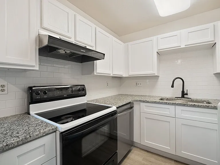 1015 E Yager Ln #147 — Photo 8