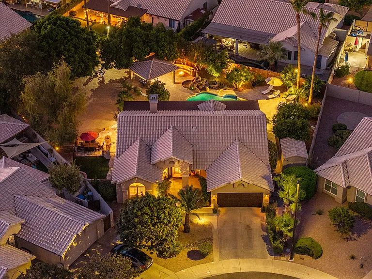 372 W Amoroso Dr — Photo 46