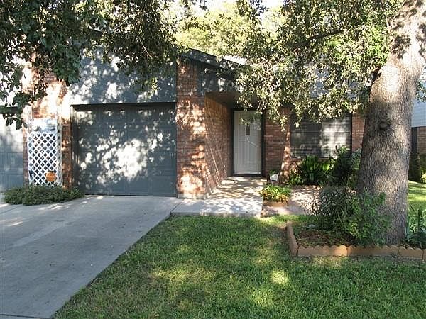 1st image of 102 Rose Ln