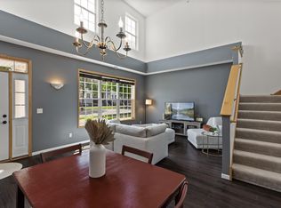 2094 Clover Ridge Dr, Chaska, MN 55318