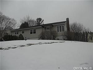 3rd image of 102 Haddonfield Dr