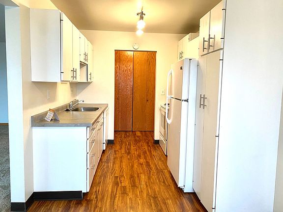 3rd image of 816-820 24th Ave S #8