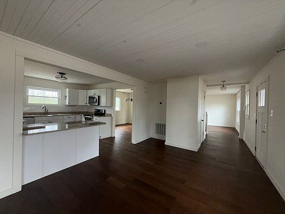5th image of 130 Wilkins Dr