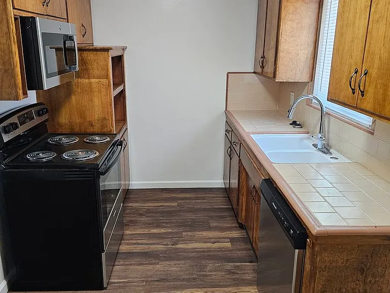 1706 E Burton Ave — Photo 3
