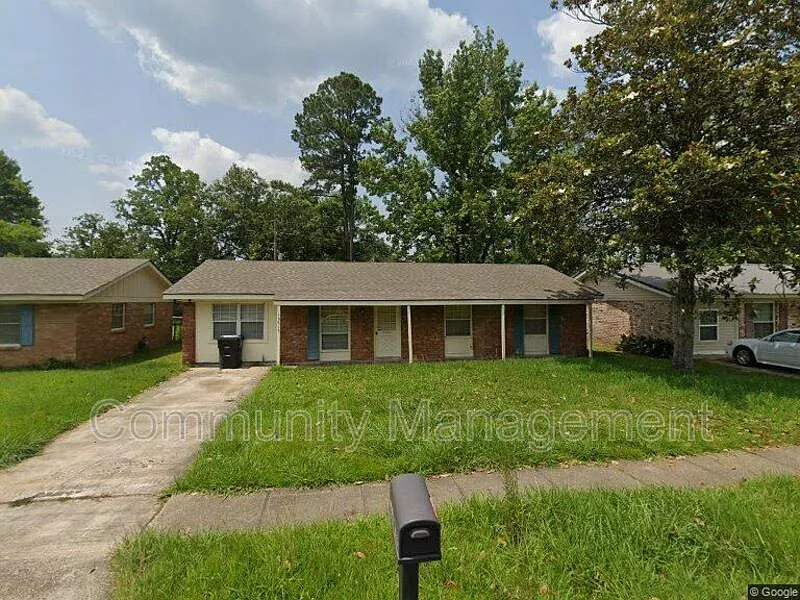 16813 Vermillion Dr