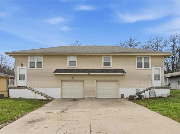 802 NE Banner Dr, Lees Summit, MO 64086