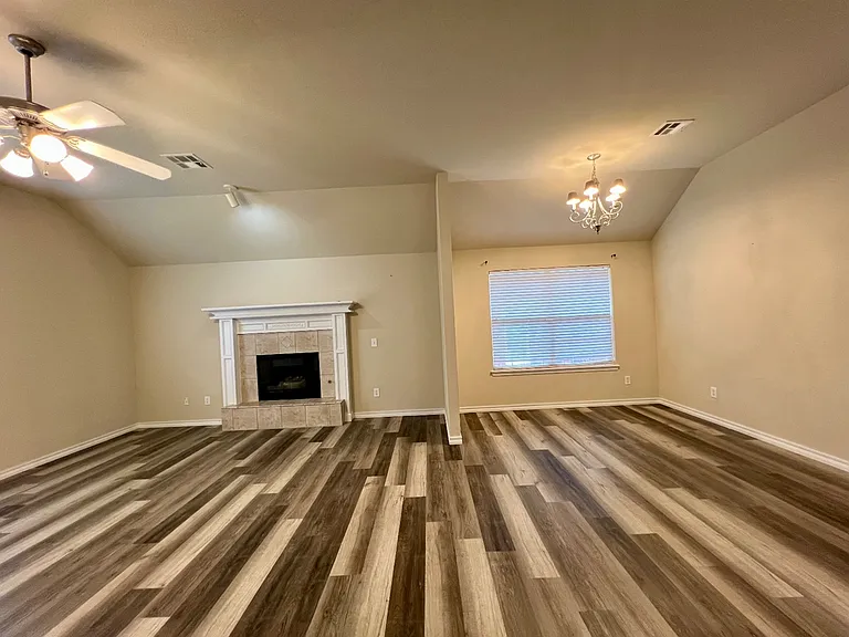 2205 SW 93rd St — Photo 5