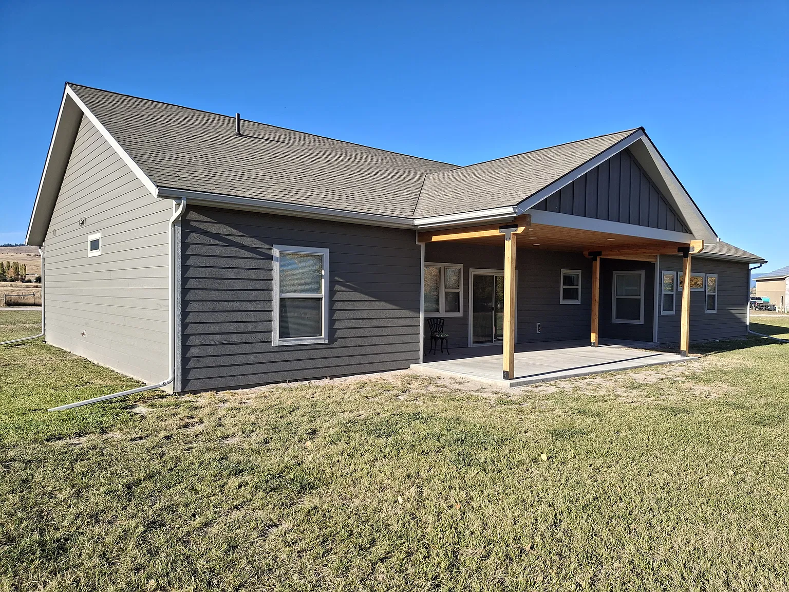 3 bed, 2.5 bath, 2100 sqft, $2,500 — Photo 3