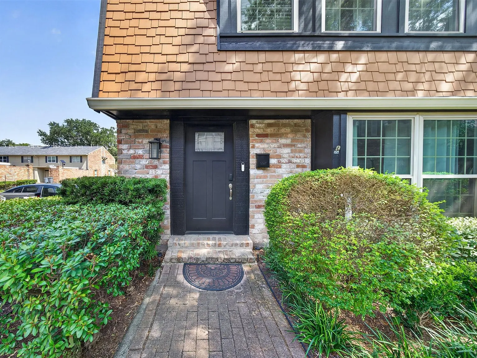 3 bed, 2.5 bath, 1872 sqft, $2,500 — Photo 2