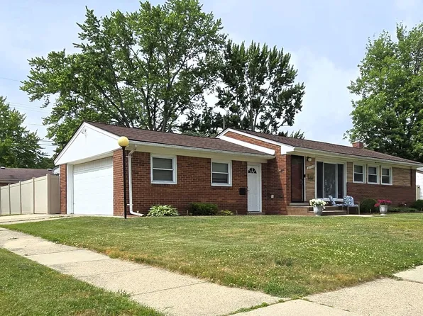 23398 Linne St, Clinton Township, MI 48035