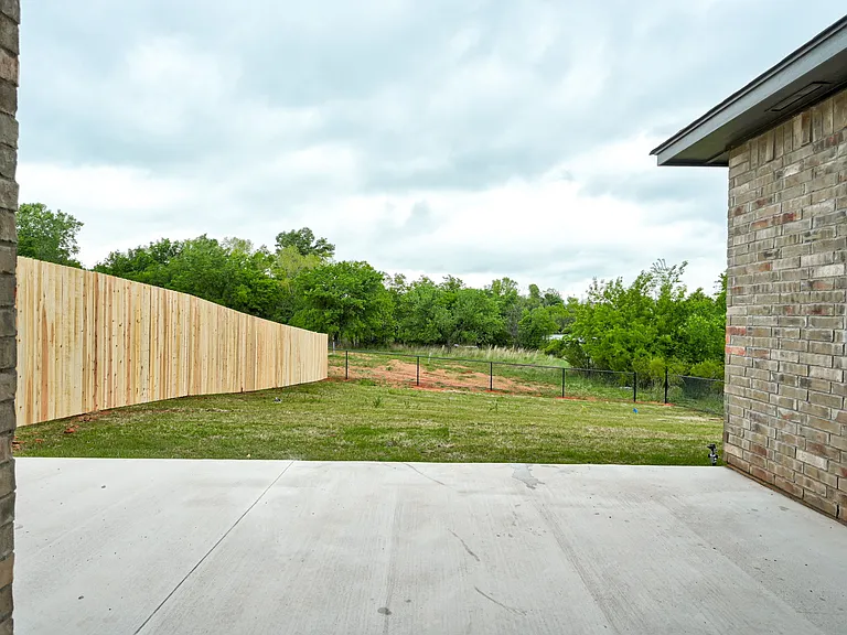 2298 E Sooner Rd — Photo 37