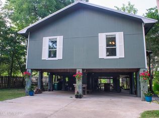 1817 Pascagoula River Rd, Moss Point, MS 39562