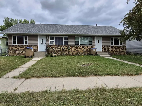 2042 & 2044 8th St NW, Minot, ND 58703