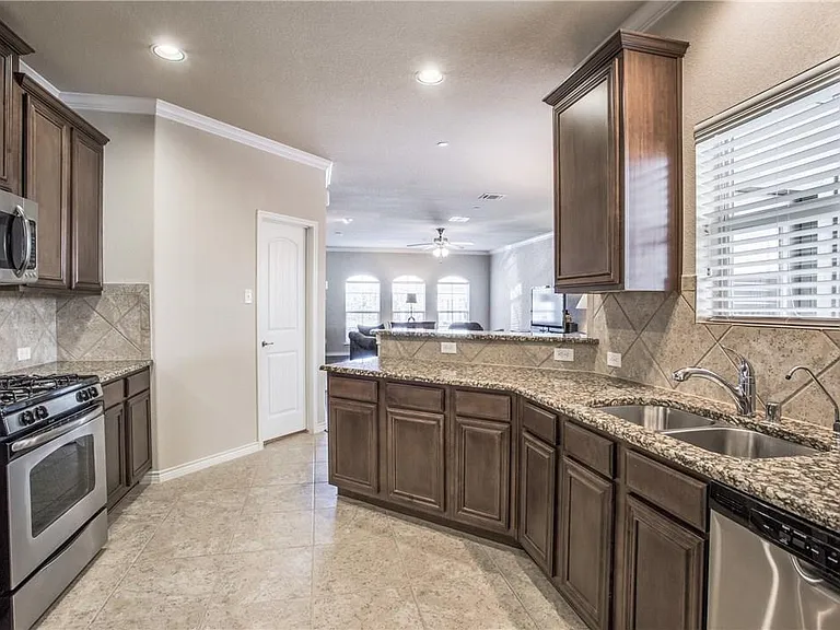 8717 Whitehead St — Photo 3