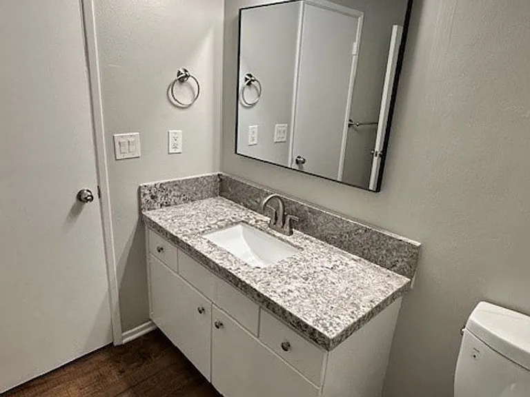 415 W Rosewood Ave — Photo 11